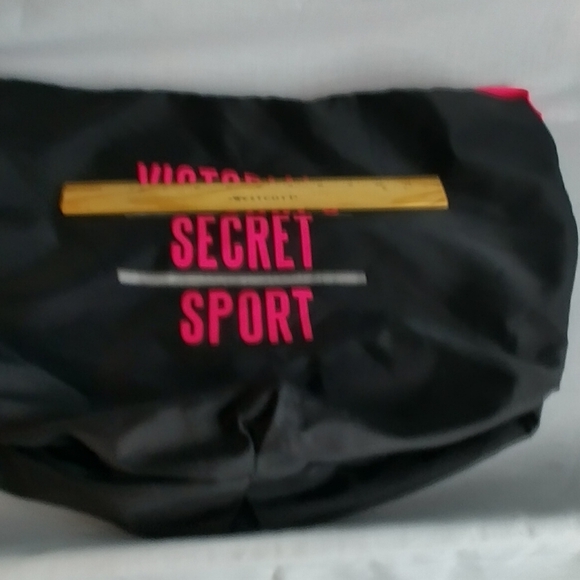 Victorias Secret Sport Zip  Duffle Gym Bag Hot Pink Black,Adjustable Strap * - Picture 5 of 10